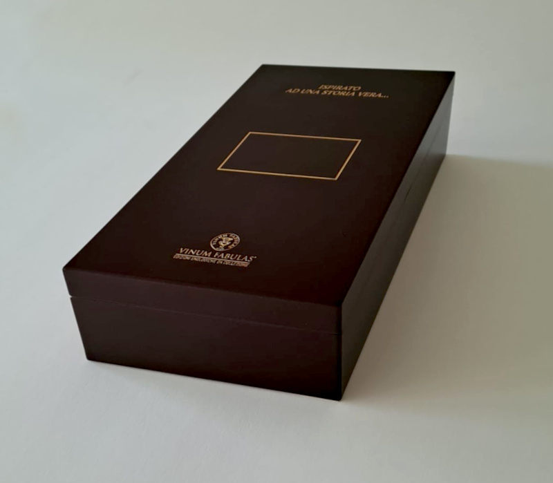 astuccio in legno laccato personalizzato